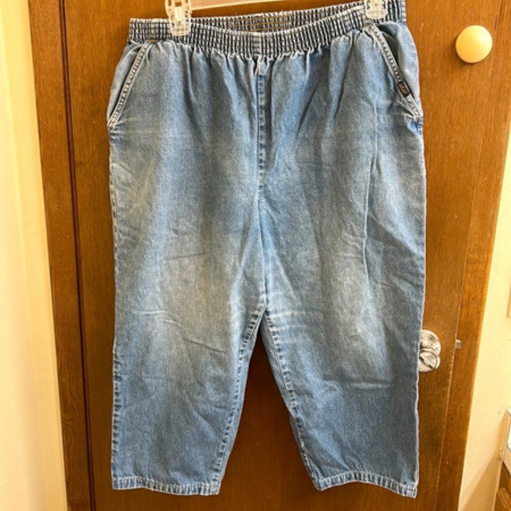 Chic Cropped Stretchy Petite Jeans